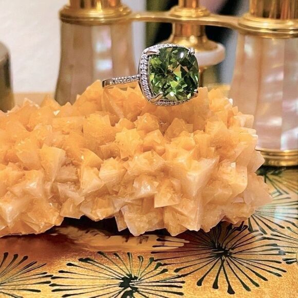 ♥️ Gorgeous 7ct peridot ring, size 8 sterling silver white sapphire halo - Picture 13 of 16